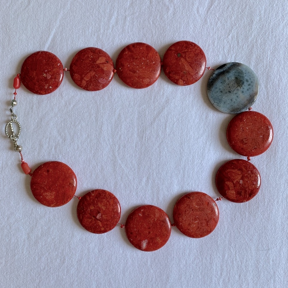 NEKCLACE circle stones corral color greyblue-orange